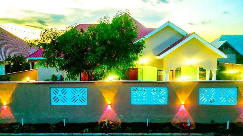 Bed and Breakfast Safi House Boma la Ngombe Exterior foto